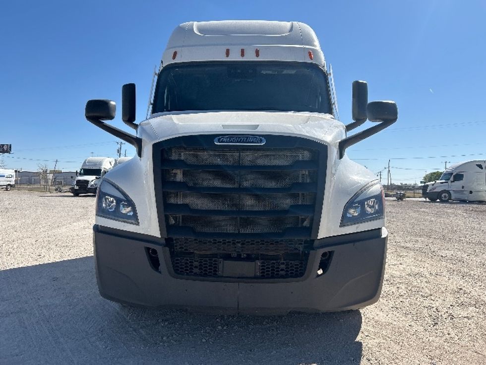 Sleeper Tractor-Heavy Duty Tractors-Freightliner-2020-T12664ST-Amarillo-TX-591,316\n\t\tmiles-$ 55,750 - Image 2