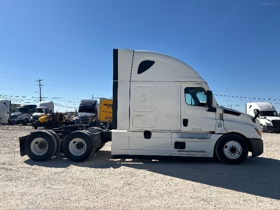Sleeper Tractor-Heavy Duty Tractors-Freightliner-2020-T12664ST-Amarillo-TX-591,316\n\t\tmiles-$ 55,750 - Image 8