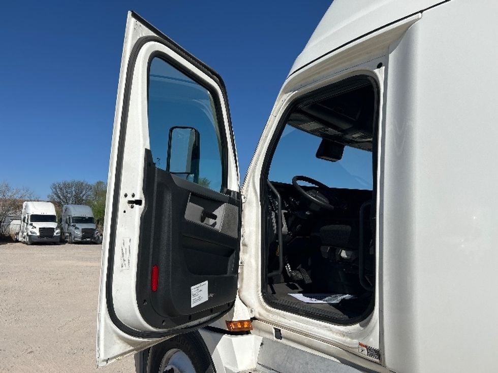 Sleeper Tractor-Heavy Duty Tractors-Freightliner-2020-T12664ST-Amarillo-TX-591,316\n\t\tmiles-$ 55,750 - Image 9