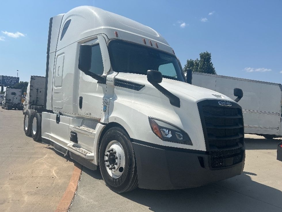 Sleeper Tractor-Heavy Duty Tractors-Freightliner-2020-T12664ST-Amarillo-TX-596,043\n\t\tmiles-$ 60,000 - Image 1