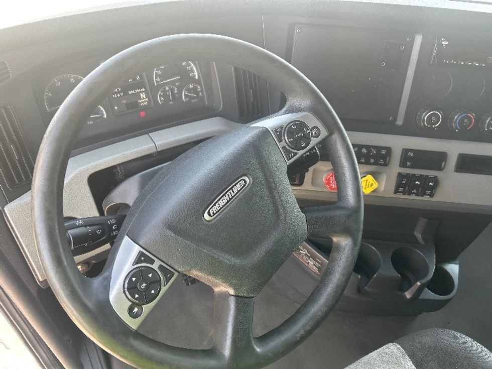 Sleeper Tractor-Heavy Duty Tractors-Freightliner-2020-T12664ST-Amarillo-TX-596,043\n\t\tmiles-$ 60,000 - Image 10