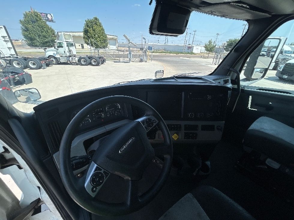 Sleeper Tractor-Heavy Duty Tractors-Freightliner-2020-T12664ST-Amarillo-TX-596,043\n\t\tmiles-$ 60,000 - Image 11