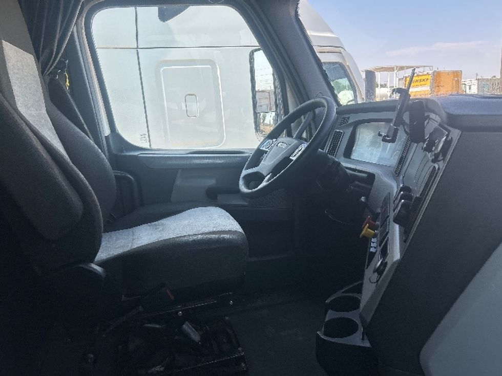 Sleeper Tractor-Heavy Duty Tractors-Freightliner-2020-T12664ST-Amarillo-TX-596,043\n\t\tmiles-$ 60,000 - Image 15