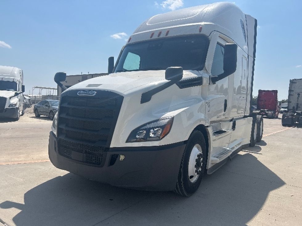 Sleeper Tractor-Heavy Duty Tractors-Freightliner-2020-T12664ST-Amarillo-TX-596,043\n\t\tmiles-$ 60,000 - Image 3