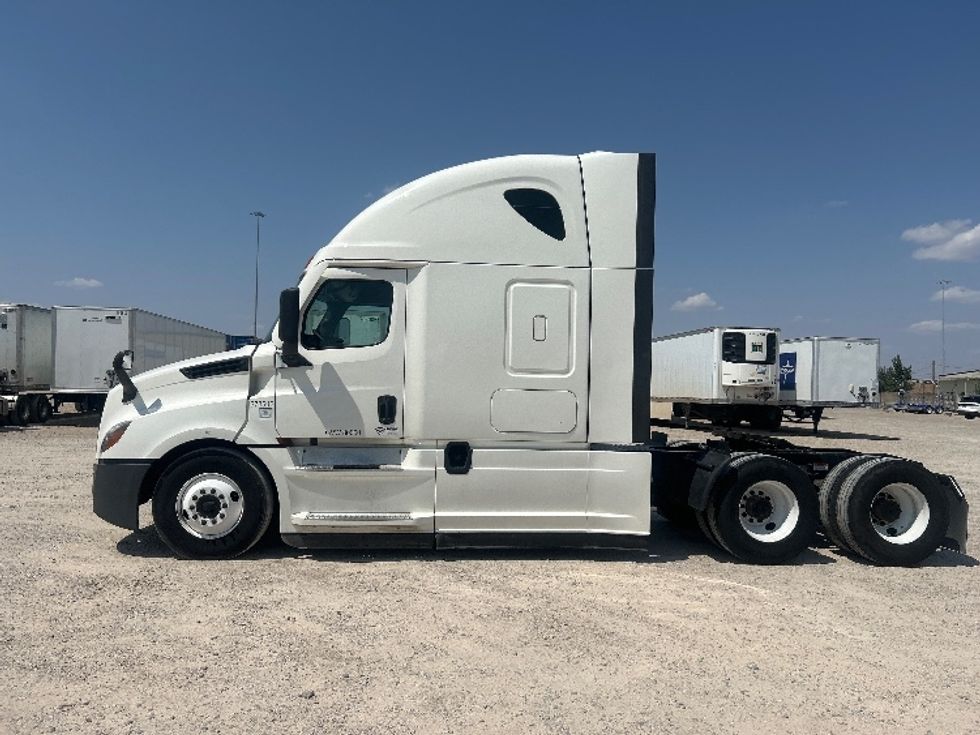 Sleeper Tractor-Heavy Duty Tractors-Freightliner-2020-T12664ST-Amarillo-TX-596,043\n\t\tmiles-$ 60,000 - Image 4