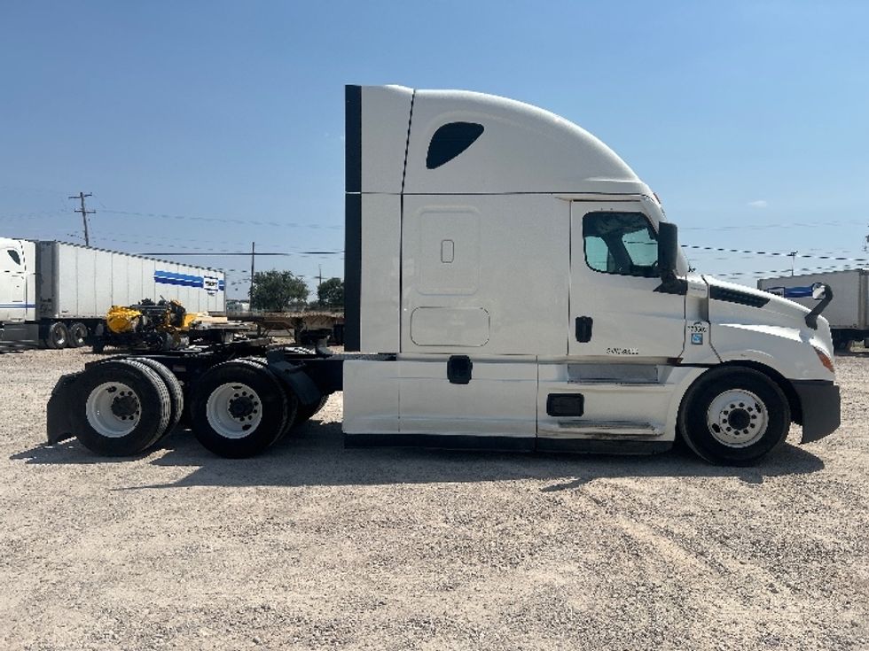 Sleeper Tractor-Heavy Duty Tractors-Freightliner-2020-T12664ST-Amarillo-TX-596,043\n\t\tmiles-$ 60,000 - Image 8