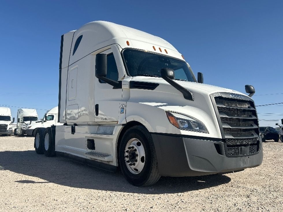 Sleeper Tractor-Heavy Duty Tractors-Freightliner-2020-T12664ST-Amarillo-TX-634,065\n\t\tmiles-$ 50,500 - Image 1