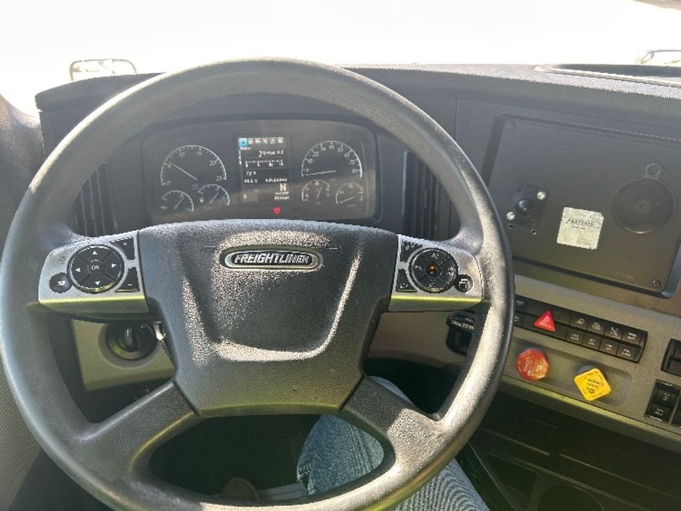 Sleeper Tractor-Heavy Duty Tractors-Freightliner-2020-T12664ST-Amarillo-TX-634,065\n\t\tmiles-$ 50,500 - Image 11