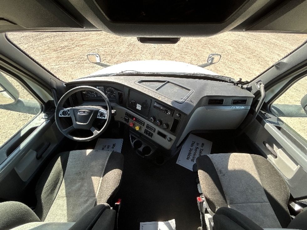 Sleeper Tractor-Heavy Duty Tractors-Freightliner-2020-T12664ST-Amarillo-TX-634,065\n\t\tmiles-$ 50,500 - Image 12