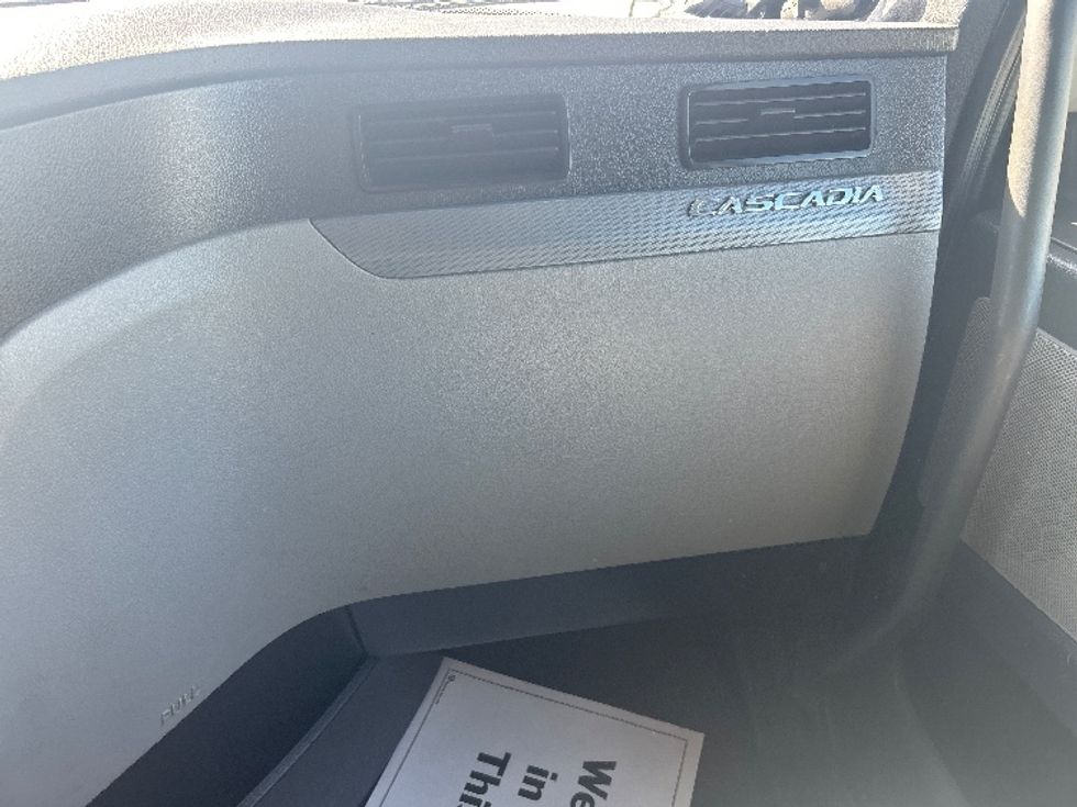 Sleeper Tractor-Heavy Duty Tractors-Freightliner-2020-T12664ST-Amarillo-TX-634,065\n\t\tmiles-$ 50,500 - Image 14