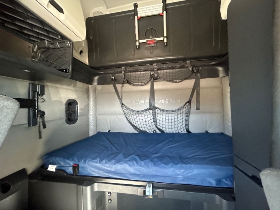 Sleeper Tractor-Heavy Duty Tractors-Freightliner-2020-T12664ST-Amarillo-TX-634,065\n\t\tmiles-$ 50,500 - Image 16