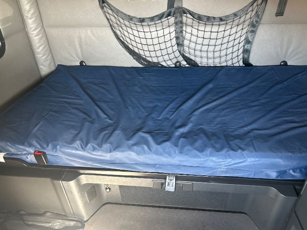 Sleeper Tractor-Heavy Duty Tractors-Freightliner-2020-T12664ST-Amarillo-TX-634,065\n\t\tmiles-$ 50,500 - Image 17