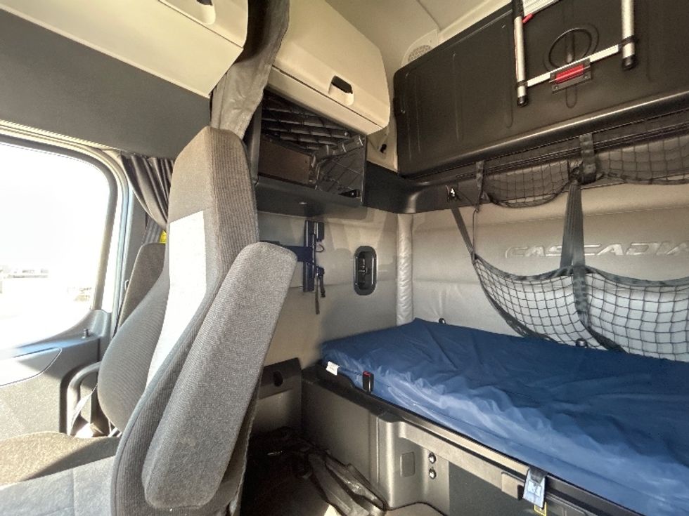 Sleeper Tractor-Heavy Duty Tractors-Freightliner-2020-T12664ST-Amarillo-TX-634,065\n\t\tmiles-$ 50,500 - Image 19