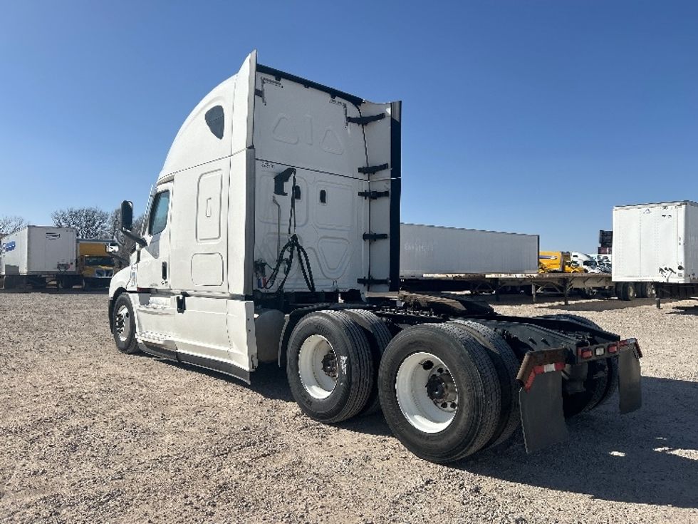 Sleeper Tractor-Heavy Duty Tractors-Freightliner-2020-T12664ST-Amarillo-TX-634,065\n\t\tmiles-$ 50,500 - Image 5