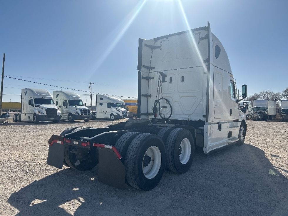 Sleeper Tractor-Heavy Duty Tractors-Freightliner-2020-T12664ST-Amarillo-TX-634,065\n\t\tmiles-$ 50,500 - Image 7