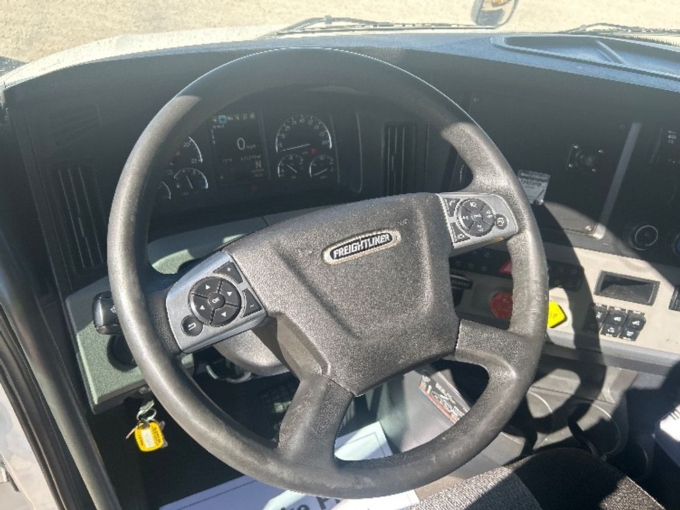 Sleeper Tractor-Heavy Duty Tractors-Freightliner-2020-T12664ST-Amarillo-TX-635,599\n\t\tmiles-$ 50,500 - Image 10