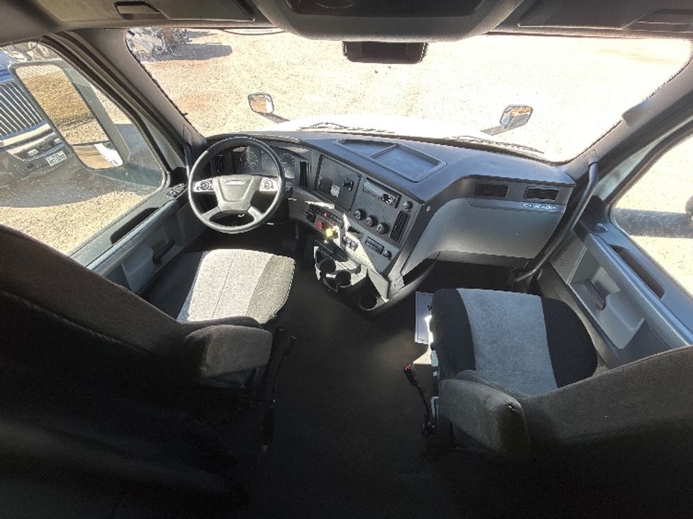 Sleeper Tractor-Heavy Duty Tractors-Freightliner-2020-T12664ST-Amarillo-TX-635,599\n\t\tmiles-$ 50,500 - Image 12