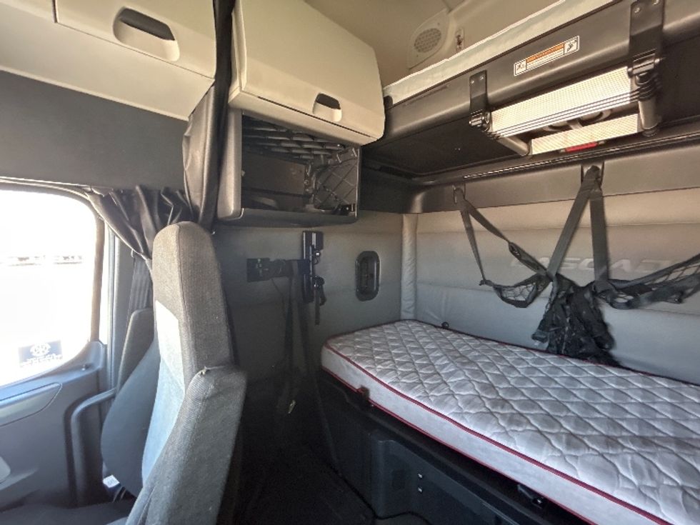 Sleeper Tractor-Heavy Duty Tractors-Freightliner-2020-T12664ST-Amarillo-TX-635,599\n\t\tmiles-$ 50,500 - Image 19