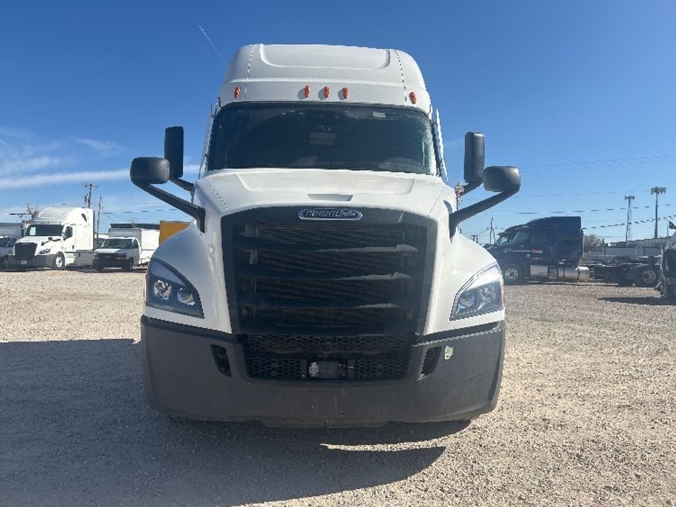 Sleeper Tractor-Heavy Duty Tractors-Freightliner-2020-T12664ST-Amarillo-TX-635,599\n\t\tmiles-$ 50,500 - Image 2