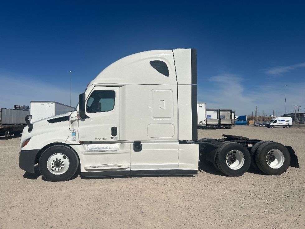 Sleeper Tractor-Heavy Duty Tractors-Freightliner-2020-T12664ST-Amarillo-TX-635,599\n\t\tmiles-$ 50,500 - Image 4