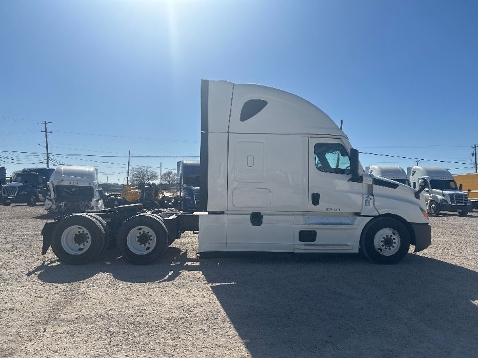 Sleeper Tractor-Heavy Duty Tractors-Freightliner-2020-T12664ST-Amarillo-TX-635,599\n\t\tmiles-$ 50,500 - Image 8