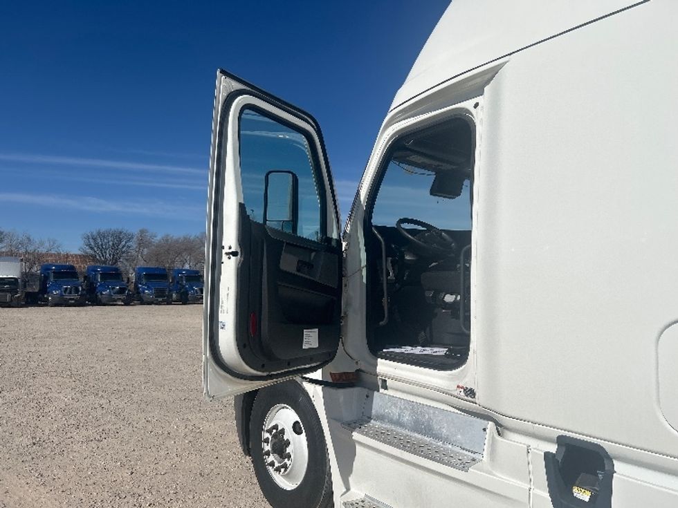 Sleeper Tractor-Heavy Duty Tractors-Freightliner-2020-T12664ST-Amarillo-TX-635,599\n\t\tmiles-$ 50,500 - Image 9