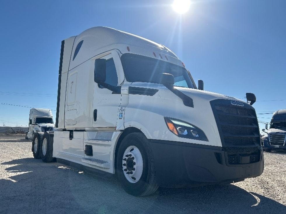 Sleeper Tractor-Heavy Duty Tractors-Freightliner-2020-T12664ST-Amarillo-TX-635,713\n\t\tmiles-$ 50,500 - Image 1