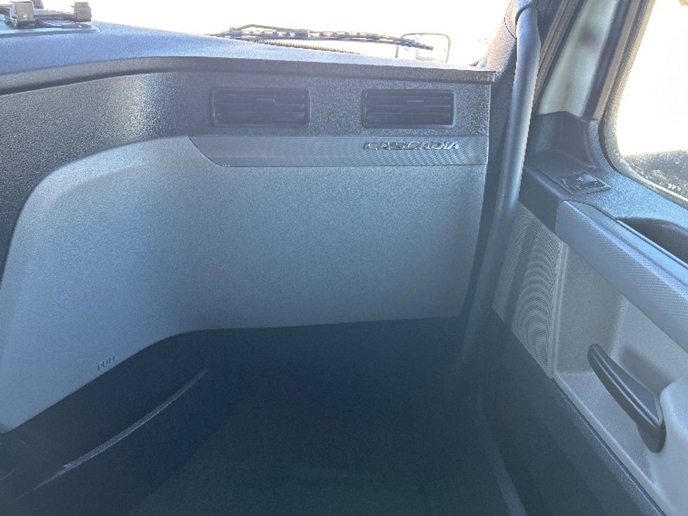 Sleeper Tractor-Heavy Duty Tractors-Freightliner-2020-T12664ST-Amarillo-TX-635,713\n\t\tmiles-$ 50,500 - Image 14