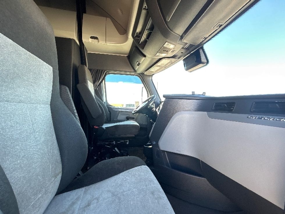 Sleeper Tractor-Heavy Duty Tractors-Freightliner-2020-T12664ST-Amarillo-TX-635,713\n\t\tmiles-$ 50,500 - Image 15