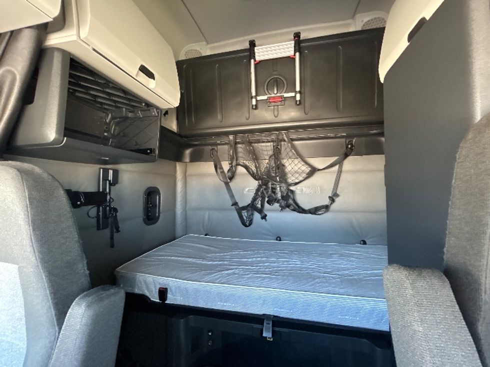 Sleeper Tractor-Heavy Duty Tractors-Freightliner-2020-T12664ST-Amarillo-TX-635,713\n\t\tmiles-$ 50,500 - Image 16