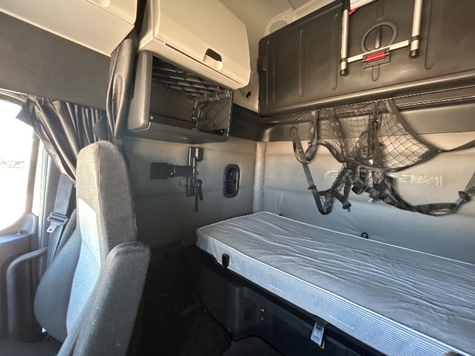 Sleeper Tractor-Heavy Duty Tractors-Freightliner-2020-T12664ST-Amarillo-TX-635,713\n\t\tmiles-$ 50,500 - Image 19