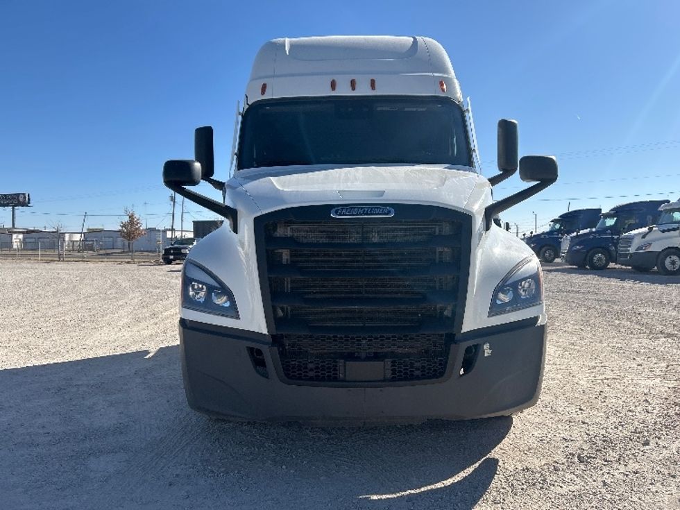 Sleeper Tractor-Heavy Duty Tractors-Freightliner-2020-T12664ST-Amarillo-TX-635,713\n\t\tmiles-$ 50,500 - Image 2
