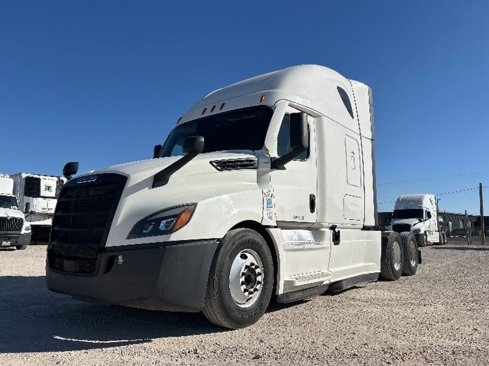 Sleeper Tractor-Heavy Duty Tractors-Freightliner-2020-T12664ST-Amarillo-TX-635,713\n\t\tmiles-$ 50,500 - Image 3