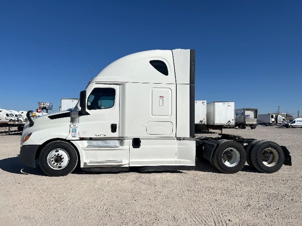 Sleeper Tractor-Heavy Duty Tractors-Freightliner-2020-T12664ST-Amarillo-TX-635,713\n\t\tmiles-$ 50,500 - Image 4