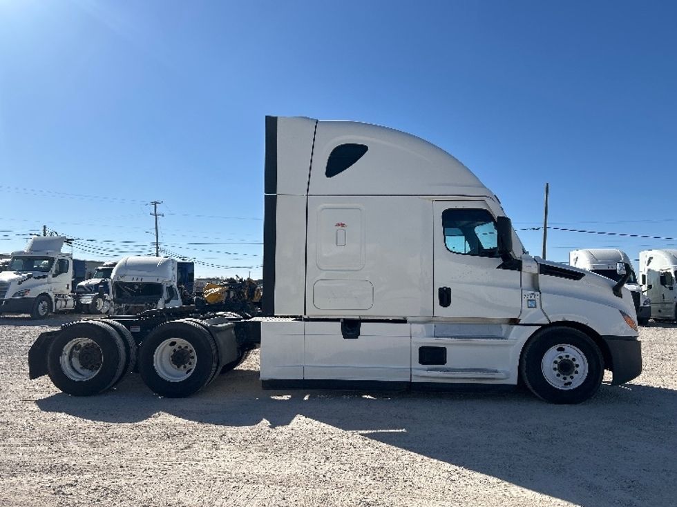 Sleeper Tractor-Heavy Duty Tractors-Freightliner-2020-T12664ST-Amarillo-TX-635,713\n\t\tmiles-$ 50,500 - Image 8