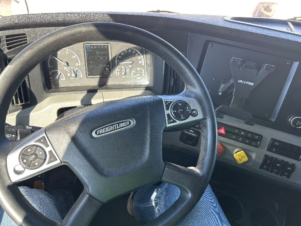 Sleeper Tractor-Heavy Duty Tractors-Freightliner-2020-T12664ST-Amarillo-TX-650,742\n\t\tmiles-$ 49,250 - Image 11