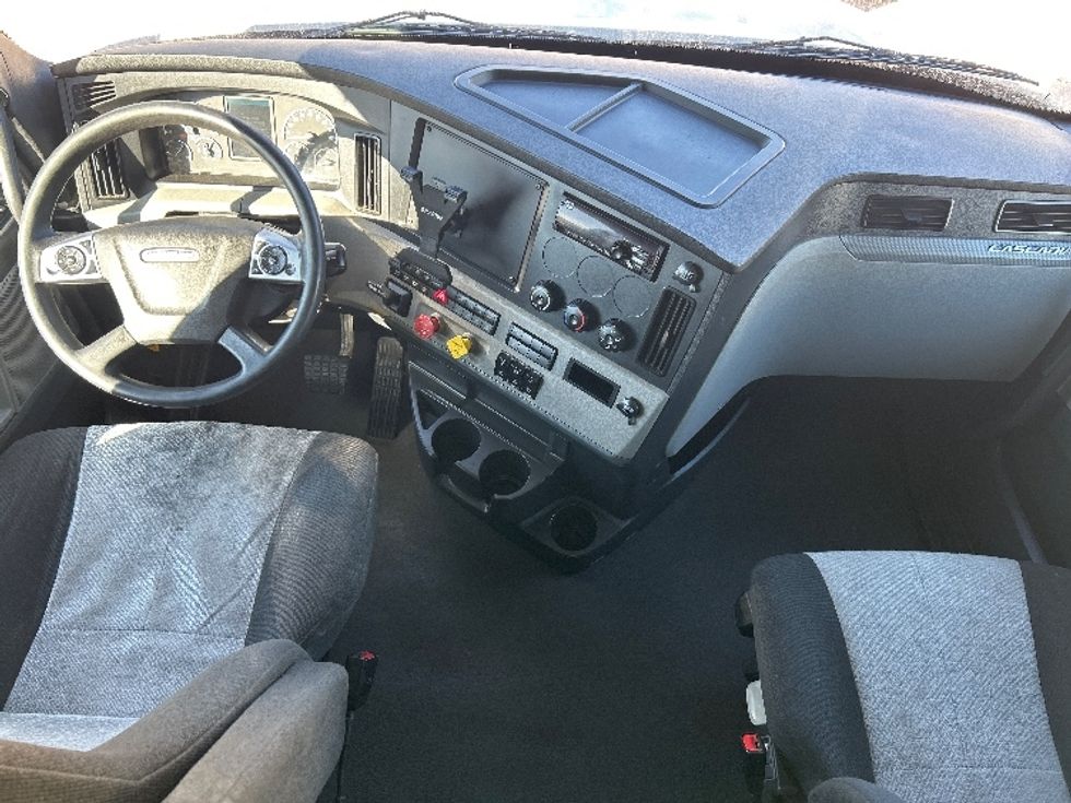 Sleeper Tractor-Heavy Duty Tractors-Freightliner-2020-T12664ST-Amarillo-TX-650,742\n\t\tmiles-$ 49,250 - Image 12