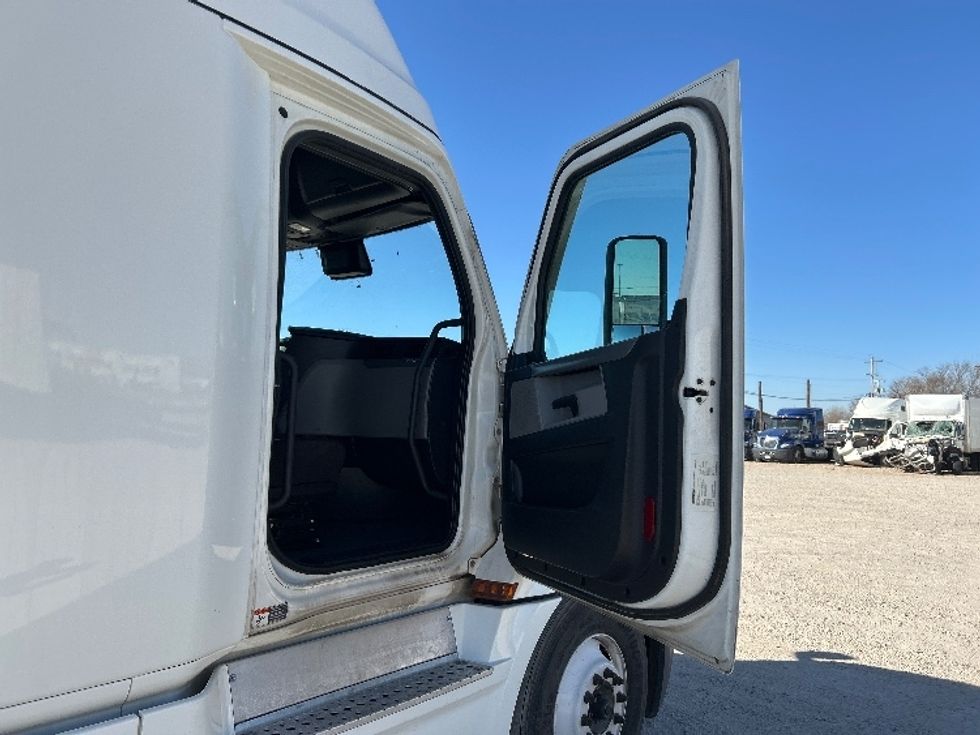 Sleeper Tractor-Heavy Duty Tractors-Freightliner-2020-T12664ST-Amarillo-TX-650,742\n\t\tmiles-$ 49,250 - Image 13