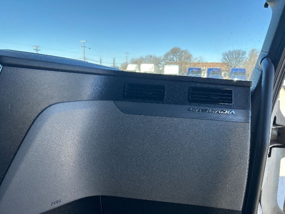 Sleeper Tractor-Heavy Duty Tractors-Freightliner-2020-T12664ST-Amarillo-TX-650,742\n\t\tmiles-$ 49,250 - Image 14