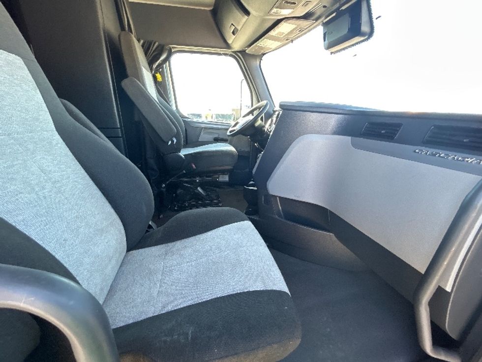 Sleeper Tractor-Heavy Duty Tractors-Freightliner-2020-T12664ST-Amarillo-TX-650,742\n\t\tmiles-$ 49,250 - Image 15