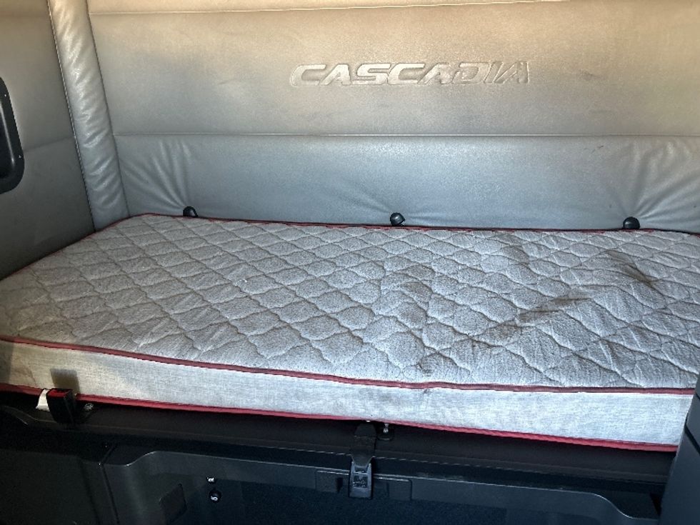 Sleeper Tractor-Heavy Duty Tractors-Freightliner-2020-T12664ST-Amarillo-TX-650,742\n\t\tmiles-$ 49,250 - Image 17