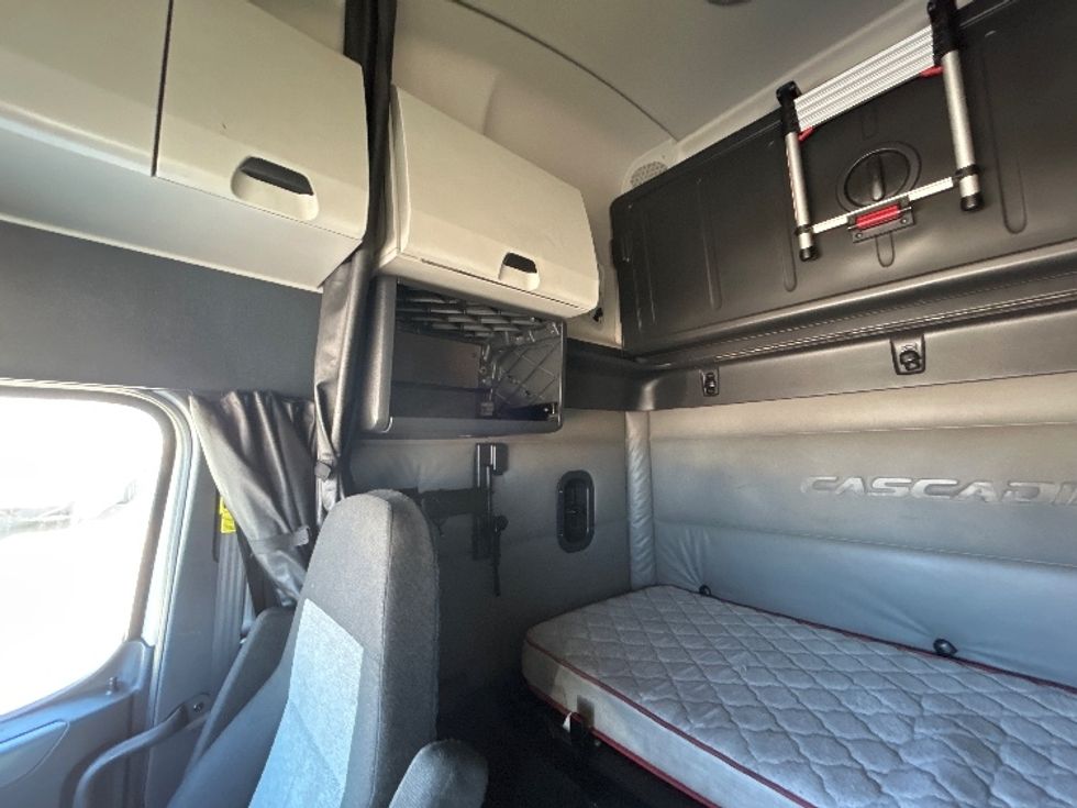 Sleeper Tractor-Heavy Duty Tractors-Freightliner-2020-T12664ST-Amarillo-TX-650,742\n\t\tmiles-$ 49,250 - Image 18