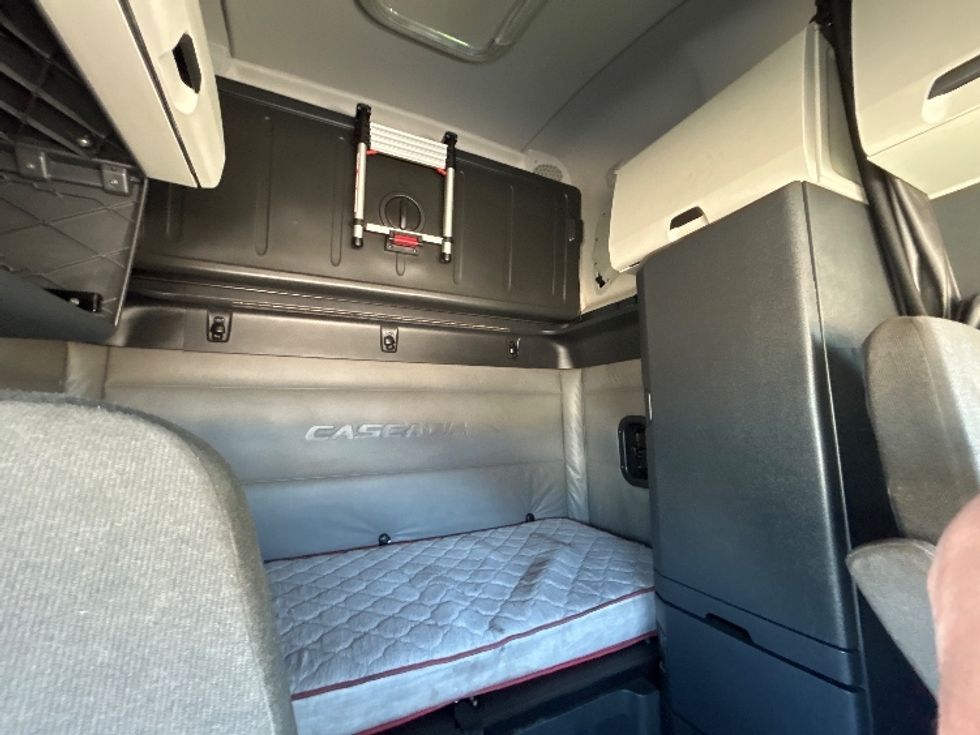 Sleeper Tractor-Heavy Duty Tractors-Freightliner-2020-T12664ST-Amarillo-TX-650,742\n\t\tmiles-$ 49,250 - Image 19