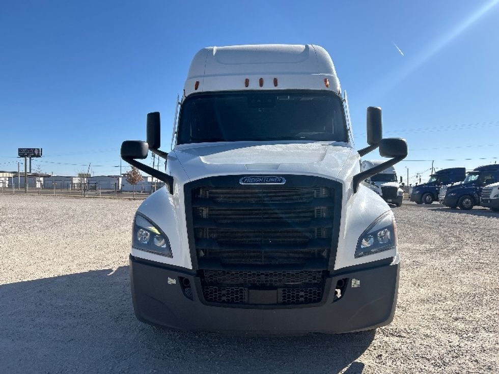 Sleeper Tractor-Heavy Duty Tractors-Freightliner-2020-T12664ST-Amarillo-TX-650,742\n\t\tmiles-$ 49,250 - Image 2