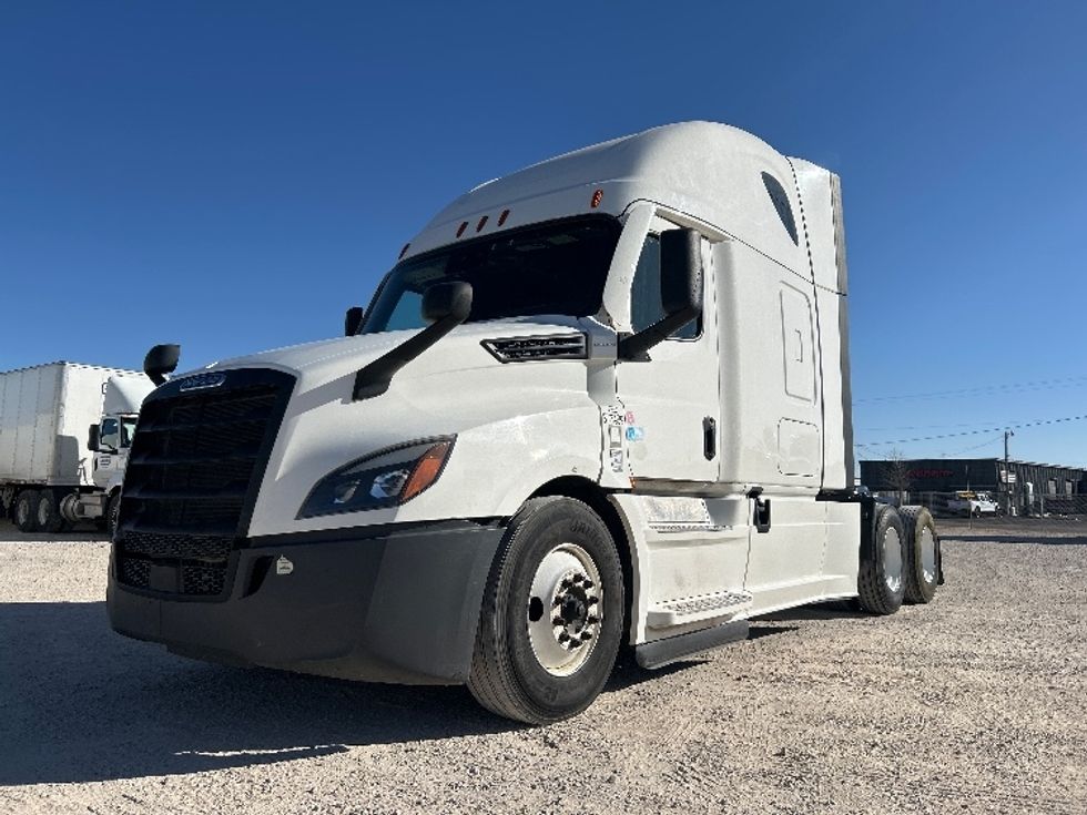 Sleeper Tractor-Heavy Duty Tractors-Freightliner-2020-T12664ST-Amarillo-TX-650,742\n\t\tmiles-$ 49,250 - Image 3