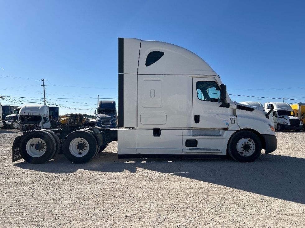 Sleeper Tractor-Heavy Duty Tractors-Freightliner-2020-T12664ST-Amarillo-TX-650,742\n\t\tmiles-$ 49,250 - Image 8