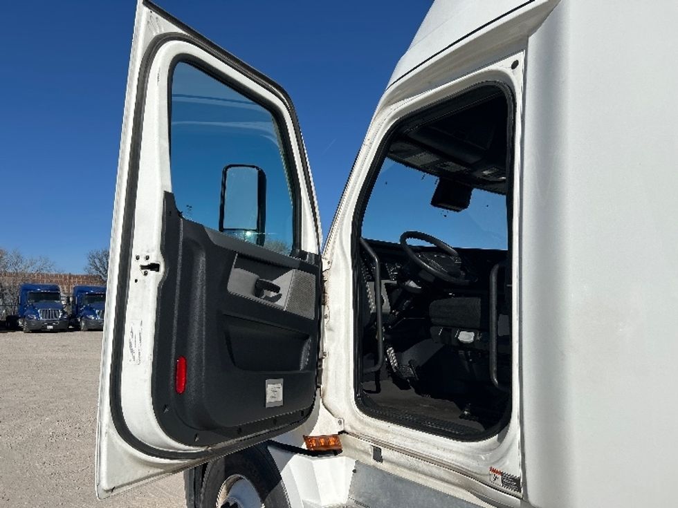 Sleeper Tractor-Heavy Duty Tractors-Freightliner-2020-T12664ST-Amarillo-TX-650,742\n\t\tmiles-$ 49,250 - Image 9