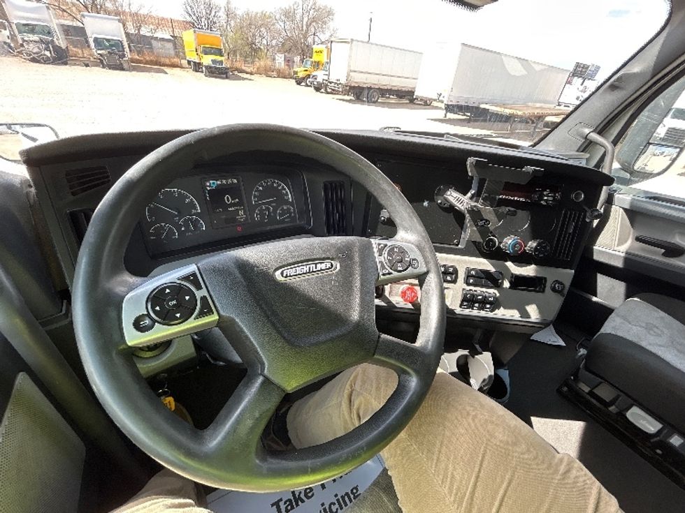 Sleeper Tractor-Heavy Duty Tractors-Freightliner-2020-T12664ST-Amarillo-TX-660,822\n\t\tmiles-$ 48,500 - Image 11