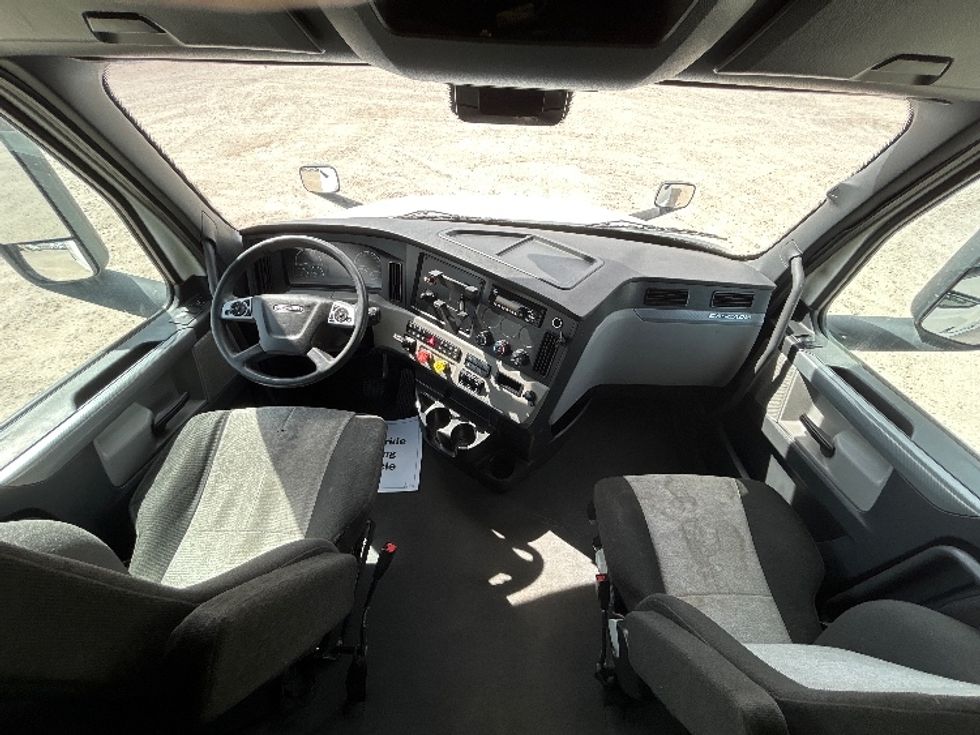 Sleeper Tractor-Heavy Duty Tractors-Freightliner-2020-T12664ST-Amarillo-TX-660,822\n\t\tmiles-$ 48,500 - Image 12