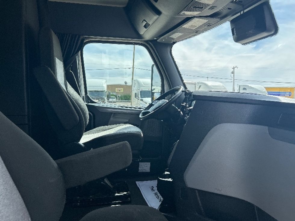 Sleeper Tractor-Heavy Duty Tractors-Freightliner-2020-T12664ST-Amarillo-TX-660,822\n\t\tmiles-$ 48,500 - Image 15